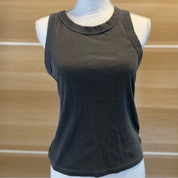 Old Navy Snug Cropped Tank Top - Picture 6 of 14